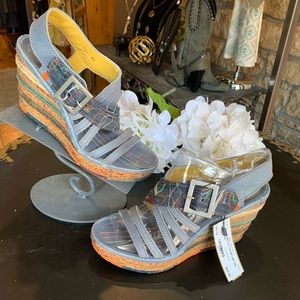 Art brand wedge sandal